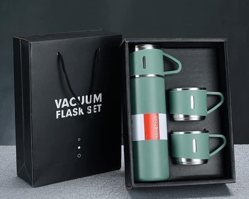 Khắc laser lên bình giữ nhiệt in logo theo yêu cầu